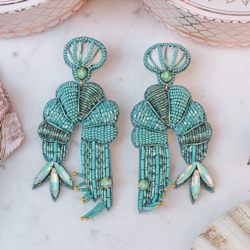 Sommerliche Soutache-Ohrringe als türkisblaues Garnele