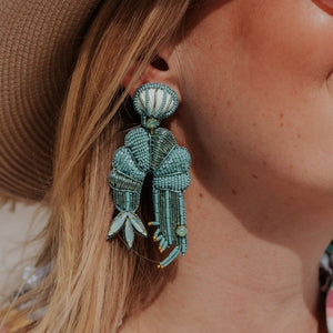 Sommerliche Soutache-Ohrringe als türkisblaues Garnele