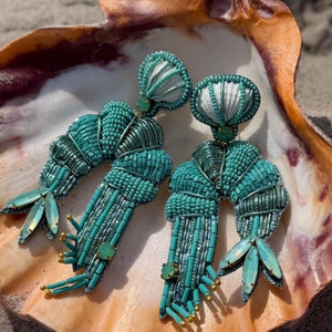 Sommerliche Soutache-Ohrringe als türkisblaues Garnele
