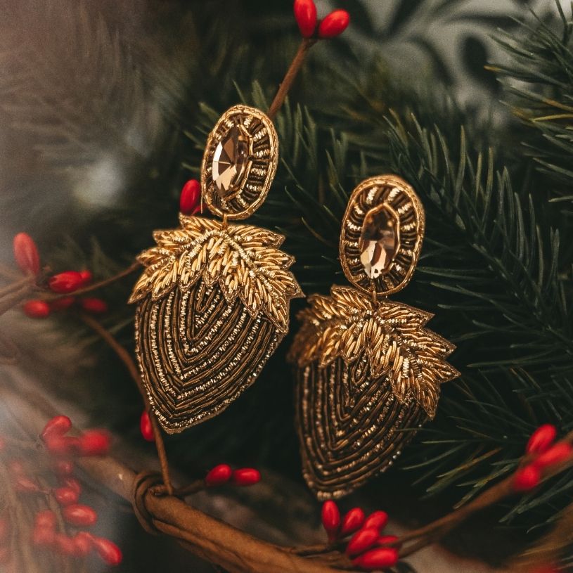 Zauberhafte Soutacheohrringe als edle Haselnuss