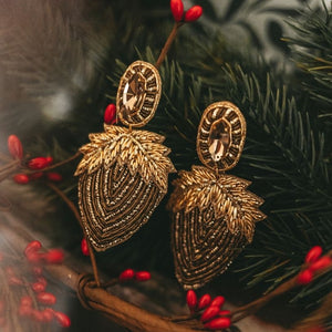 Zauberhafte Soutacheohrringe als edle Haselnuss