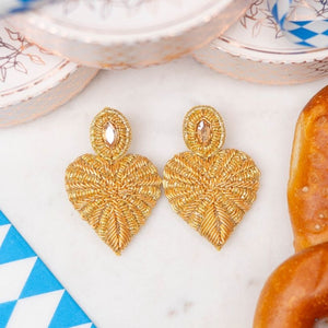 Goldene Soutache-Ohrringe als kleines Herz