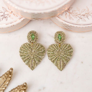 Lindgrüne Soutache-Ohrringe als kleines Herz