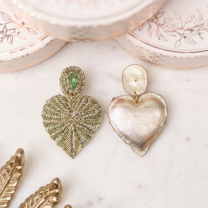Lindgrüne Soutache-Ohrringe als kleines Herz