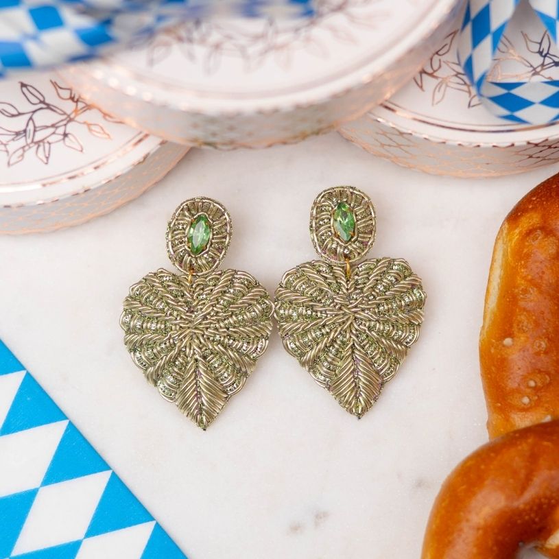 Lindgrüne Soutache-Ohrringe als kleines Herz