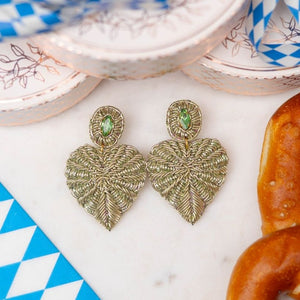 Lindgrüne Soutache-Ohrringe als kleines Herz