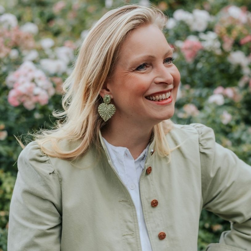Lindgrüne Soutache-Ohrringe als kleines Herz