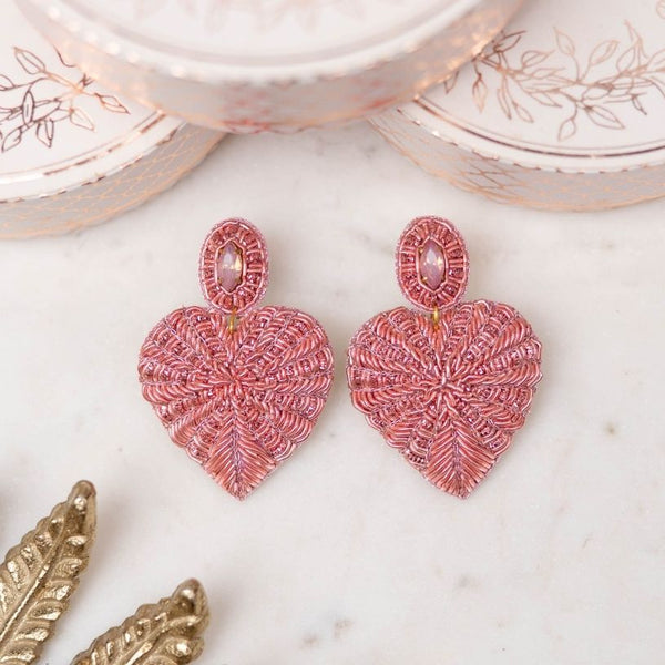 Rosafarbene Soutache-Ohrringe als kleines Herz