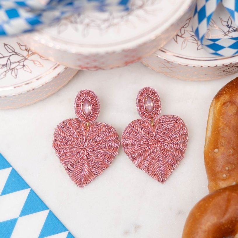 Rosafarbene Soutache-Ohrringe als kleines Herz