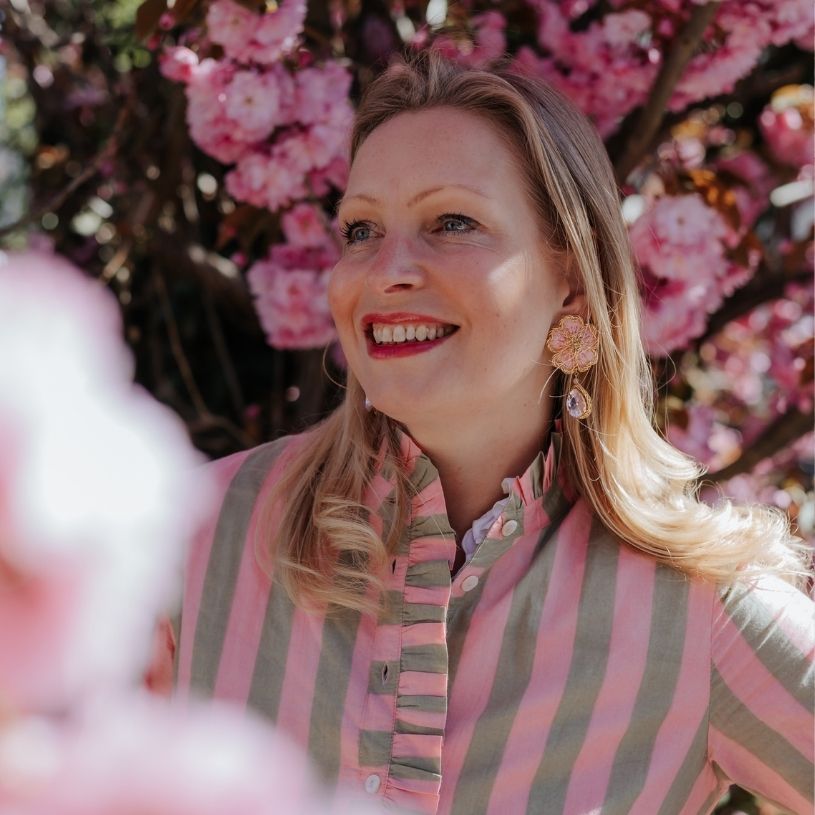 Feminine Soutacheohrringe als rosafarbene Kirschblüte