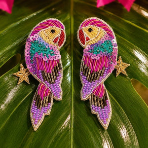 Bunte Soutache-Ohrringe als Papagei