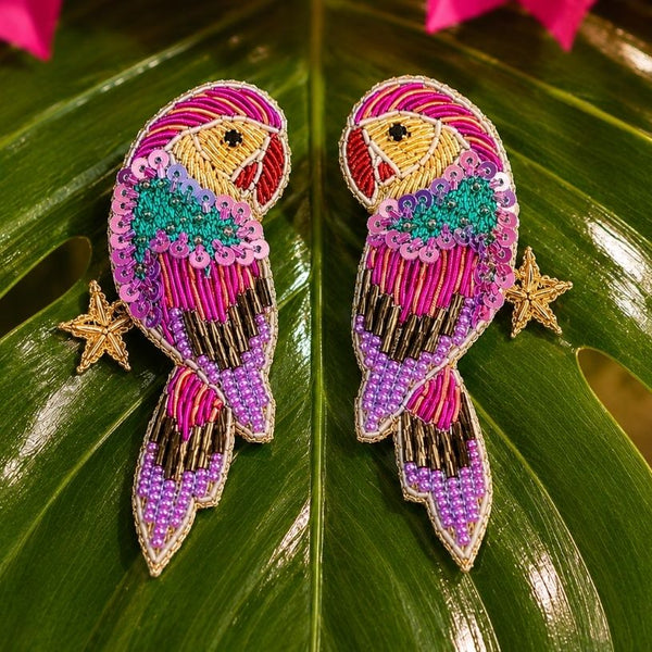 Bunte Soutache-Ohrringe als Papagei