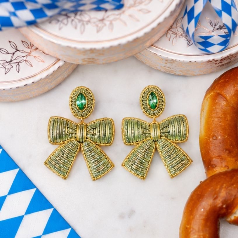 Lindgrüne Schleifen-Ohrringe in Soutache-Technik
