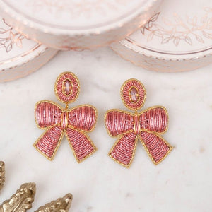 Rosafarbene Schleifen-Ohrringe in Soutache-Technik