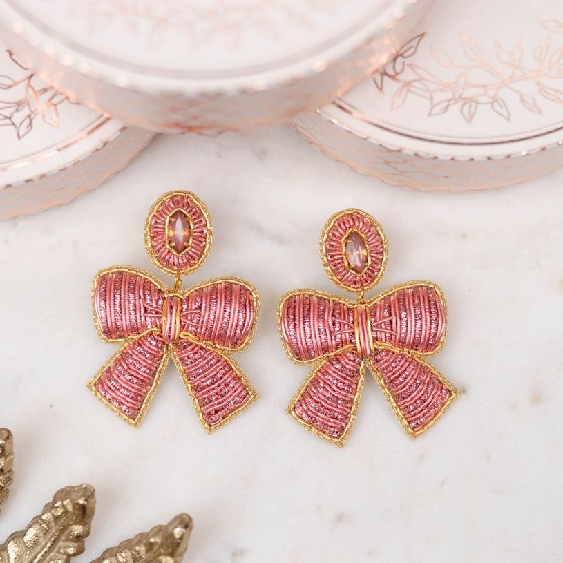 Rosafarbene Schleifen-Ohrringe in Soutache-Technik