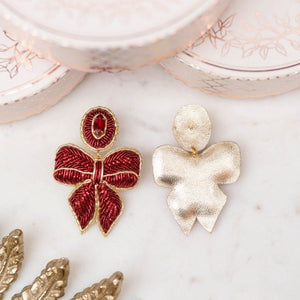 Elegante rote Soutache-Ohrringe als Schleife