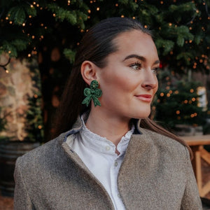 Festliche Soutacheohrringe als dunkelgrüne Schleife