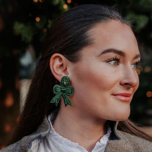 Festliche Soutacheohrringe als dunkelgrüne Schleife