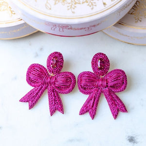 Festliche Soutacheohrringe als pinke Schleife