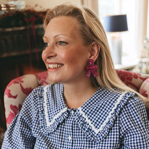 Festliche Soutacheohrringe als pinke Schleife