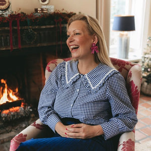 Festliche Soutacheohrringe als pinke Schleife