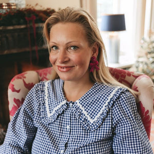 Festliche Soutacheohrringe als pinke Schleife