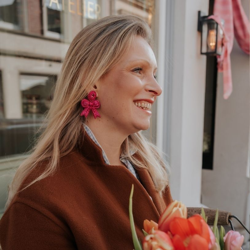 Festliche Soutacheohrringe als pinke Schleife