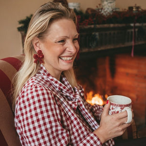 Festliche Soutacheohrringe als rote Schleife