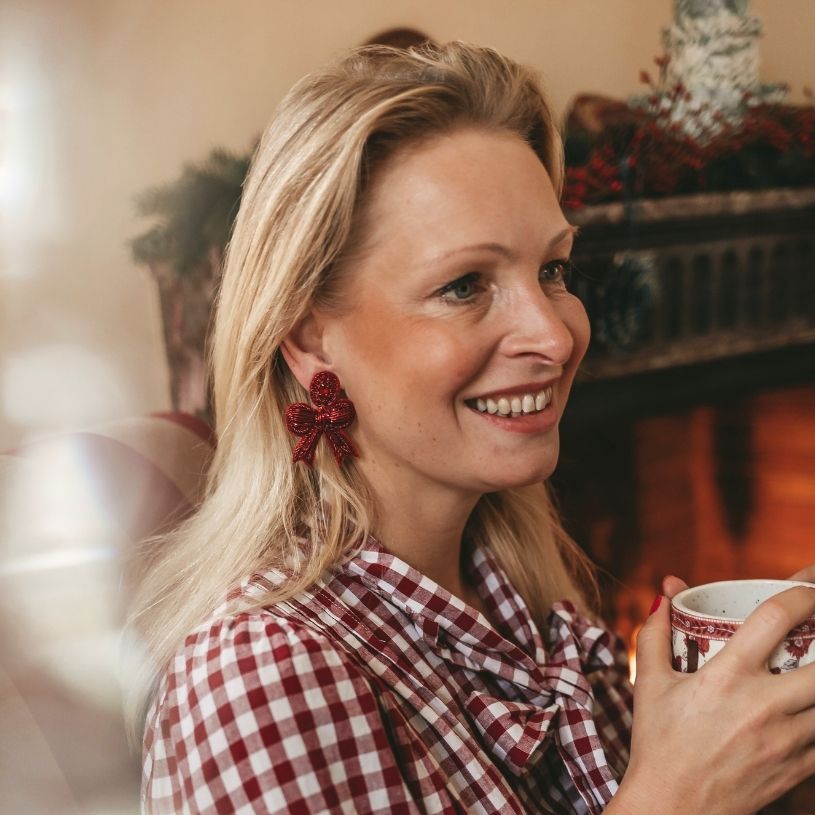 Festliche Soutacheohrringe als rote Schleife