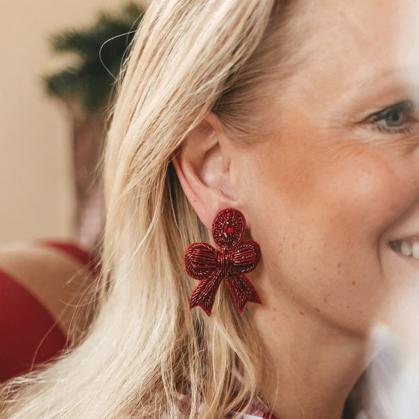 Festliche Soutacheohrringe als rote Schleife