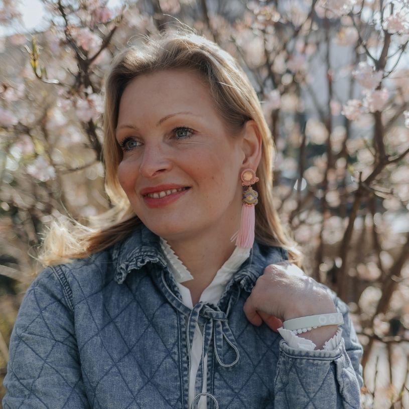 Orientalisch anmutende Quastenohrclips in Hellkorall, Rosa, Grün und Flieder