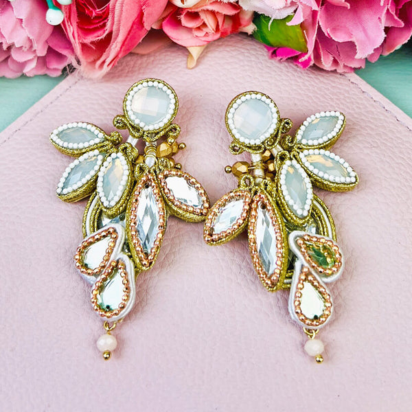 Federleichte Soutache-Ohrringe in Gold- und Champagnertönen