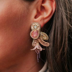 Filigrane Blüten-Soutache-Ohrringe in Rosa und Champagner
