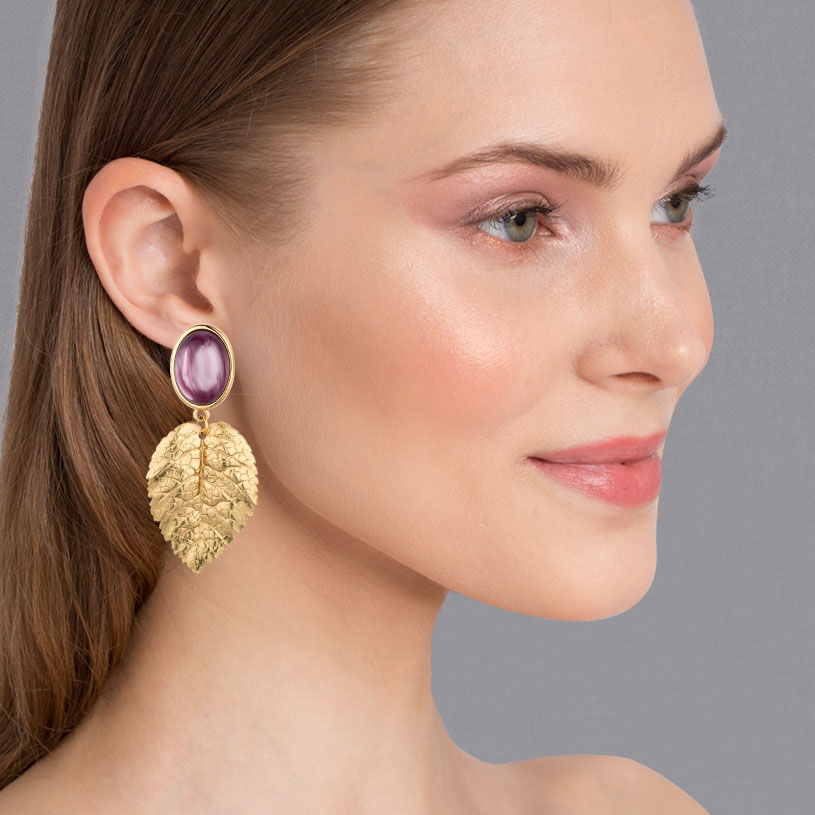 Amethystfarbene Ohrstecker mit goldenem Blatt von AmuseToi