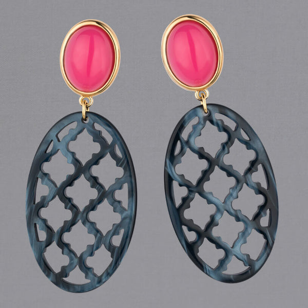 Vergoldete Ohrstecker in leuchtendem Pink mit schönem dunkelblauen Oval im Marrakesch-Stil von AmuseToi