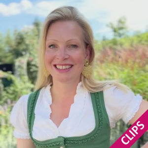 Funkelnde Soutacheohrclips als goldenes Herz