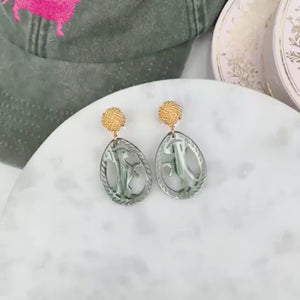 Vergoldete Knoten-Dackel-Ohrclips in Silbergrün von AmuseToi