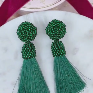 Extravagante Perlen-Quastenohrringe in Dunkelgrün