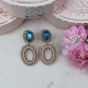 Glamouröse Soutache-Ohrringe in Blau und Champagner