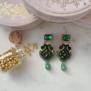 Vorbestellbar - Schlichte Soutache-Ohrringe in Dunkelgrün