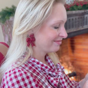 Festliche Soutacheohrringe als rote Schleife