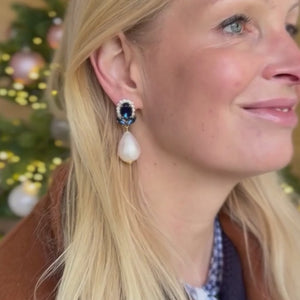 Dunkelblaue Glas-Kristall-Ohrstecker mit Baumwolltropfen