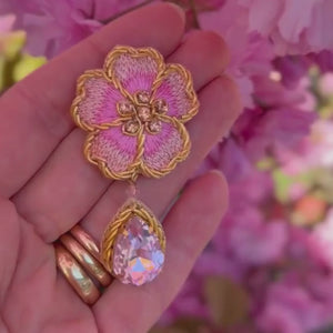 Feminine Soutacheohrringe als rosafarbene Kirschblüte