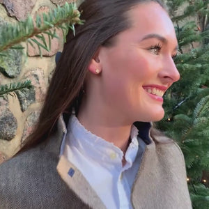 Zarte Kleeblatt-Ohrringe mit funkelnden Steinchen