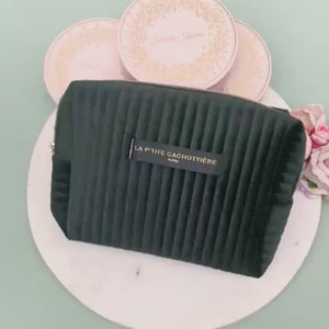 Große Samt-Tasche mit Reißverschluss in Dunkelgrün