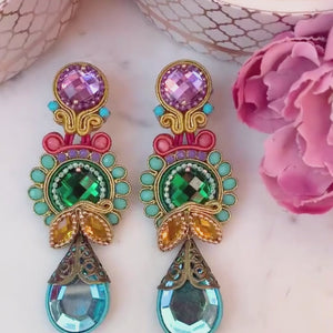 Raffinierte Soutache-Ohrringe in Blau, Türkis, Grün und Flieder