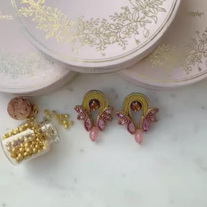 Vorbestellbar - Modische Soutache-Ohrringe in Gelb und Rosa