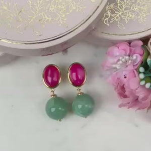 Stilvolle Kugel-Ohrstecker in Pink und Jadegrün
