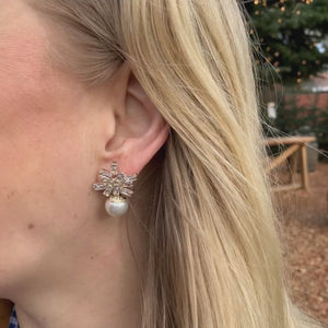 Kleine funkelnde Glas-Kristall-Ohrstecker mit Perle