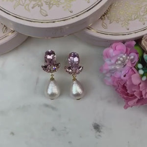 Rosafarbene Ohrstecker aus Glas-Kristallen mit leichter Baumwollperle